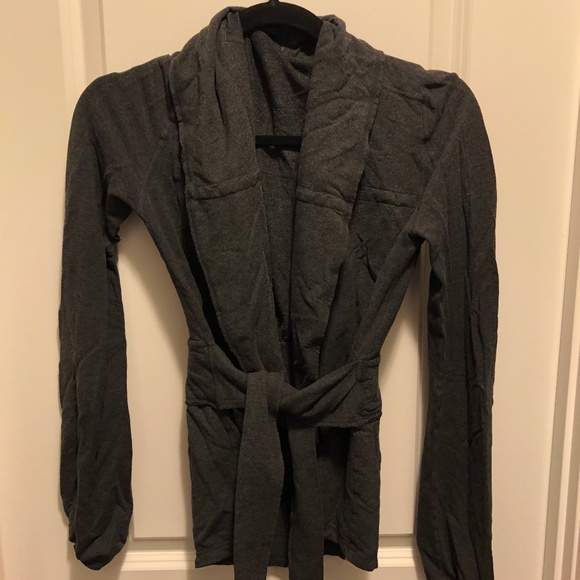 Lululemon sweater, Size 4 - Picture 1 of 1